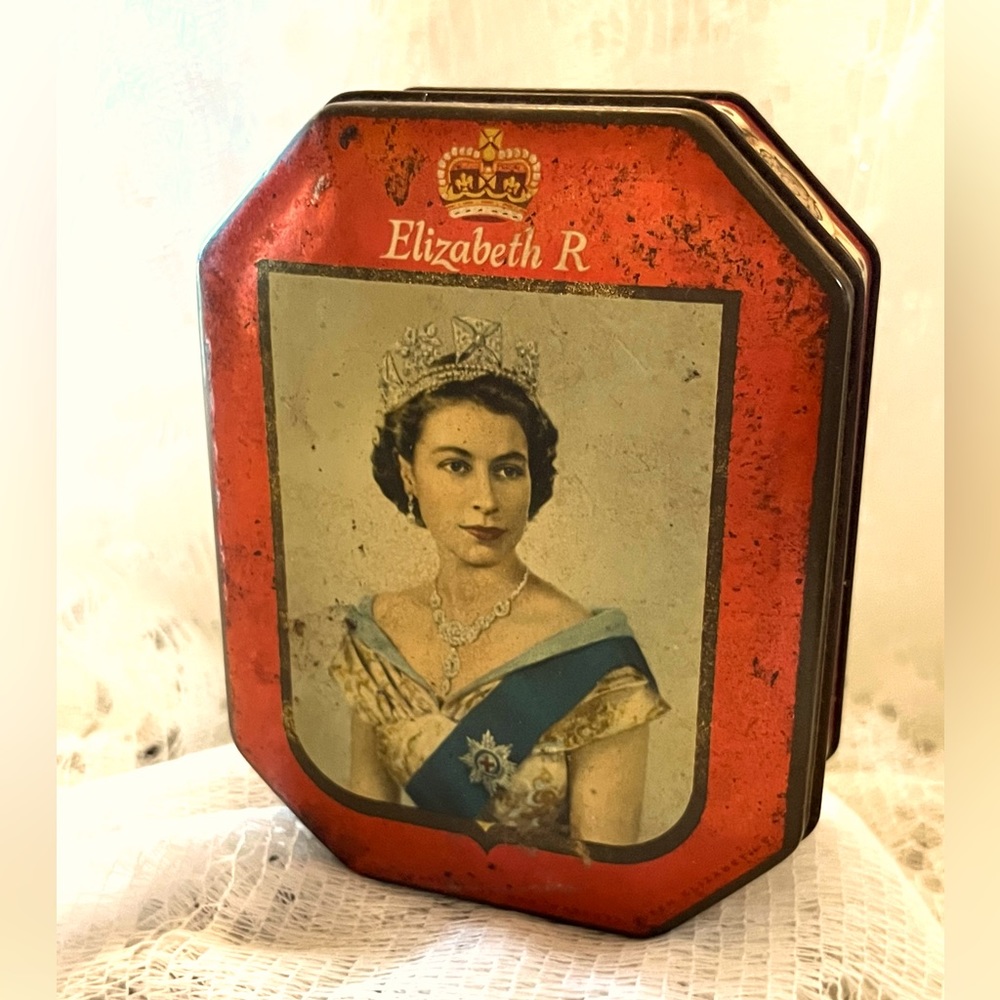 Queen Elizabeth II 1953 Coronation Tin Burlington Toffee London England